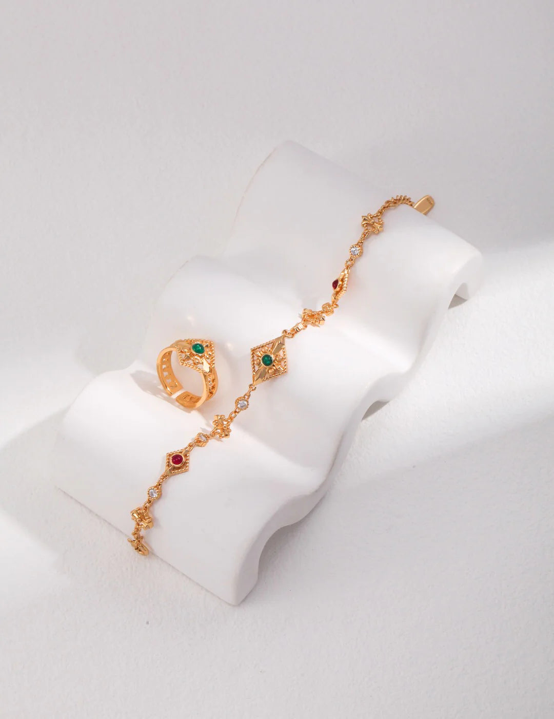 Vintage-Style Zircon Bracelet